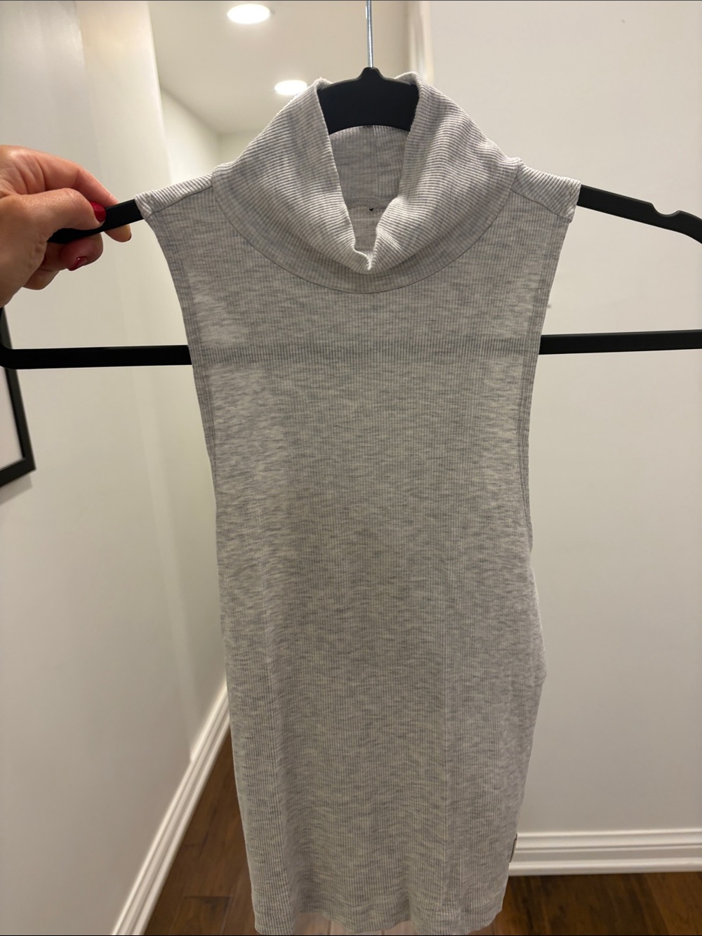 Vuori Sleeveless Ribbed Turtleneck - Light Gray